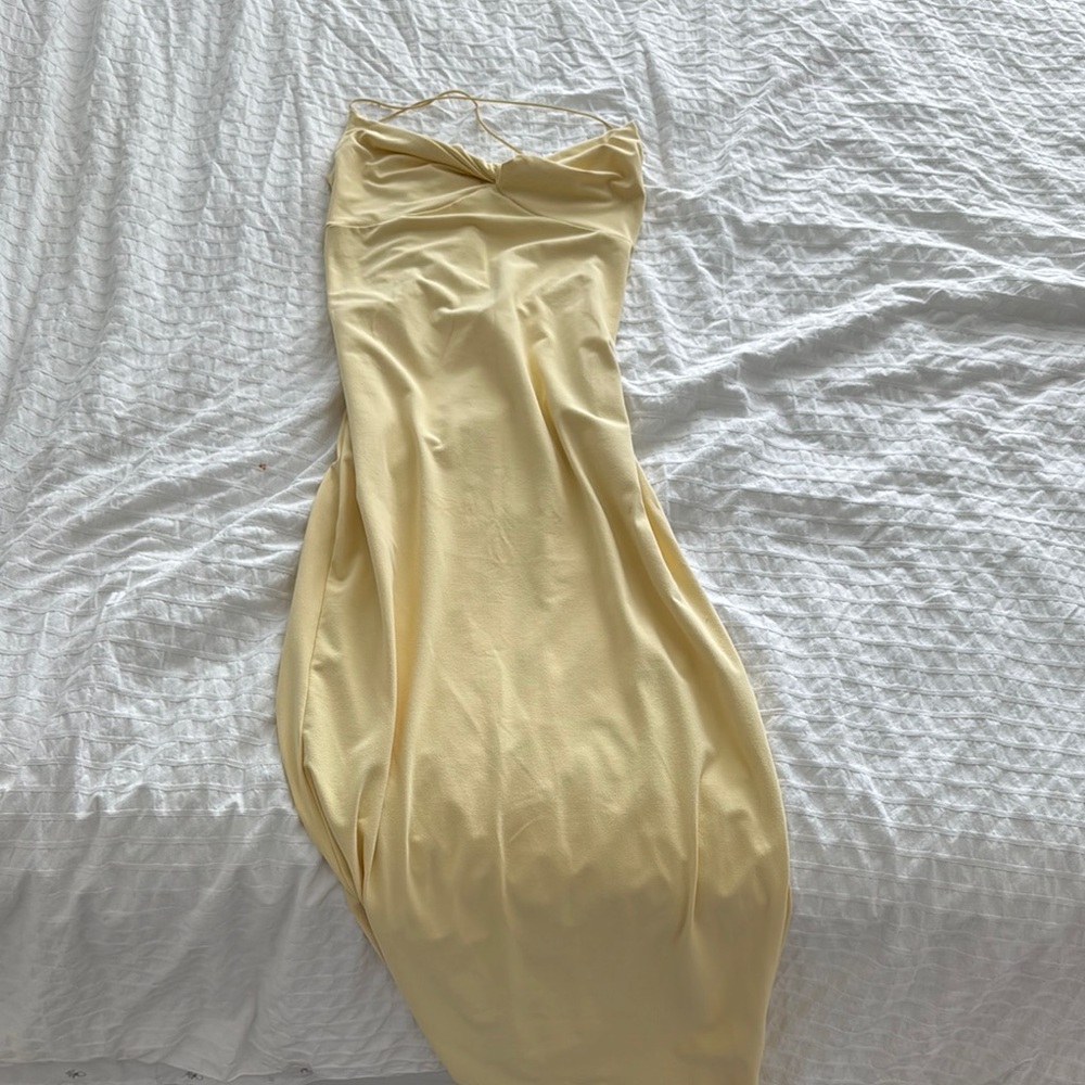 Elegant Cream Backless Dress - Picture 6 of 9